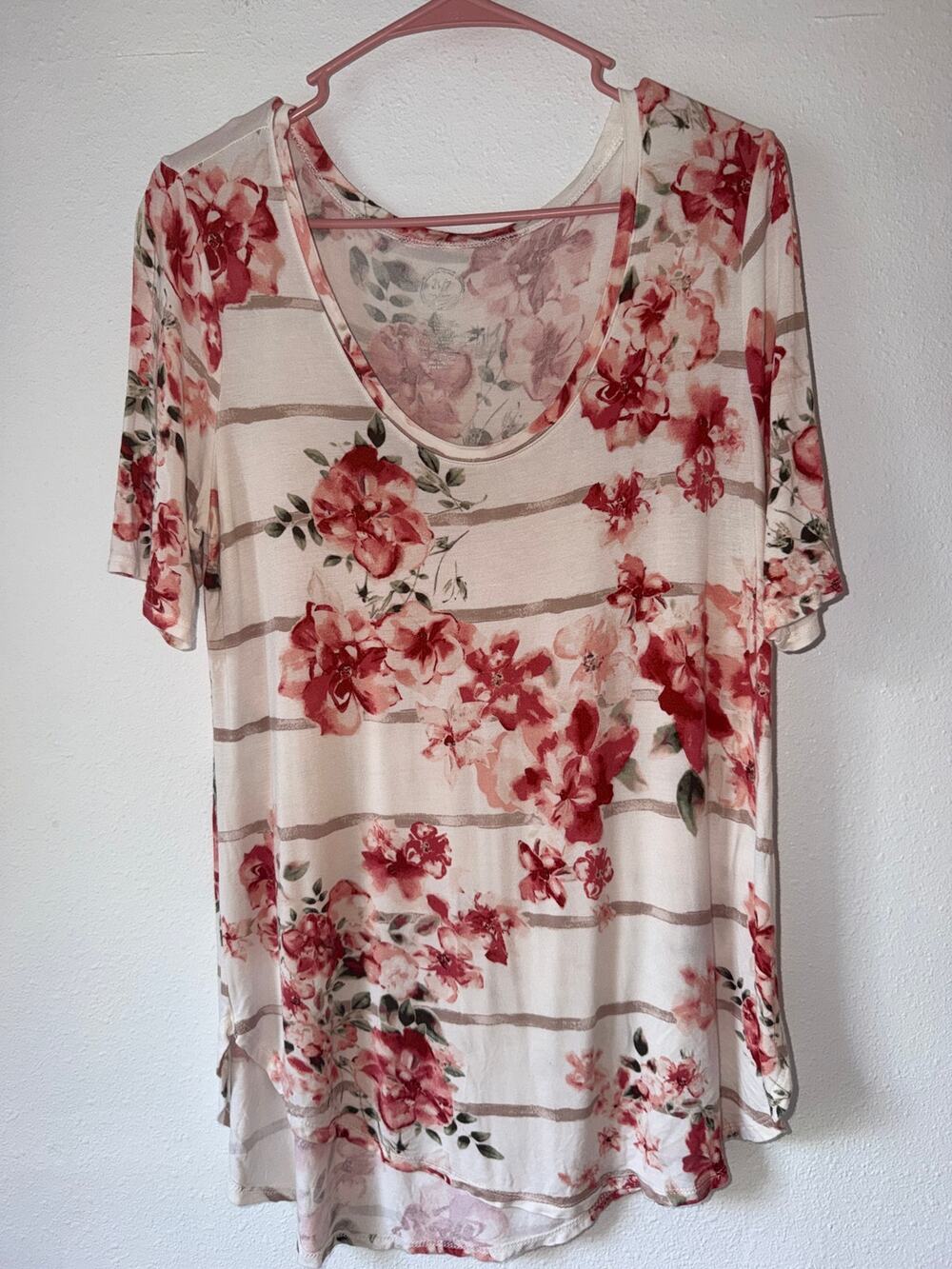 Cream Red Rose Floral Print Striped Scoop Neck Short Sleeve Boho Top Size Medium